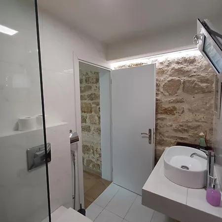 Casa Zervos - Abode Of Light *