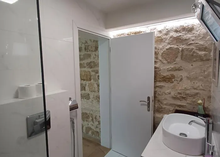 Casa Zervos - Abode Of Light *